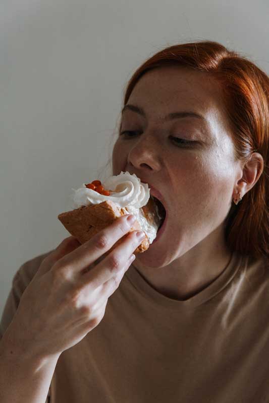 photoshoot idea with eating